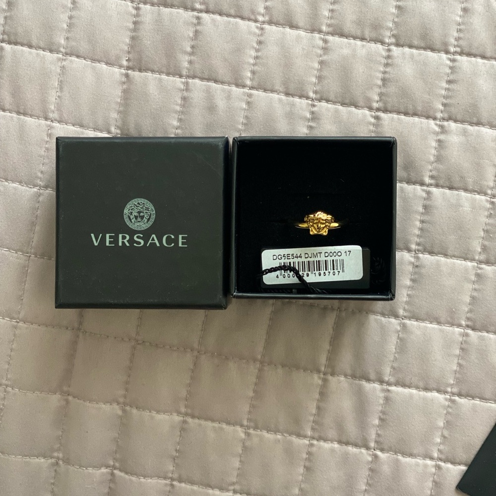 Versace Gold Medusa Ring SizeEU 17 / US 8 - Picture 2 of 5